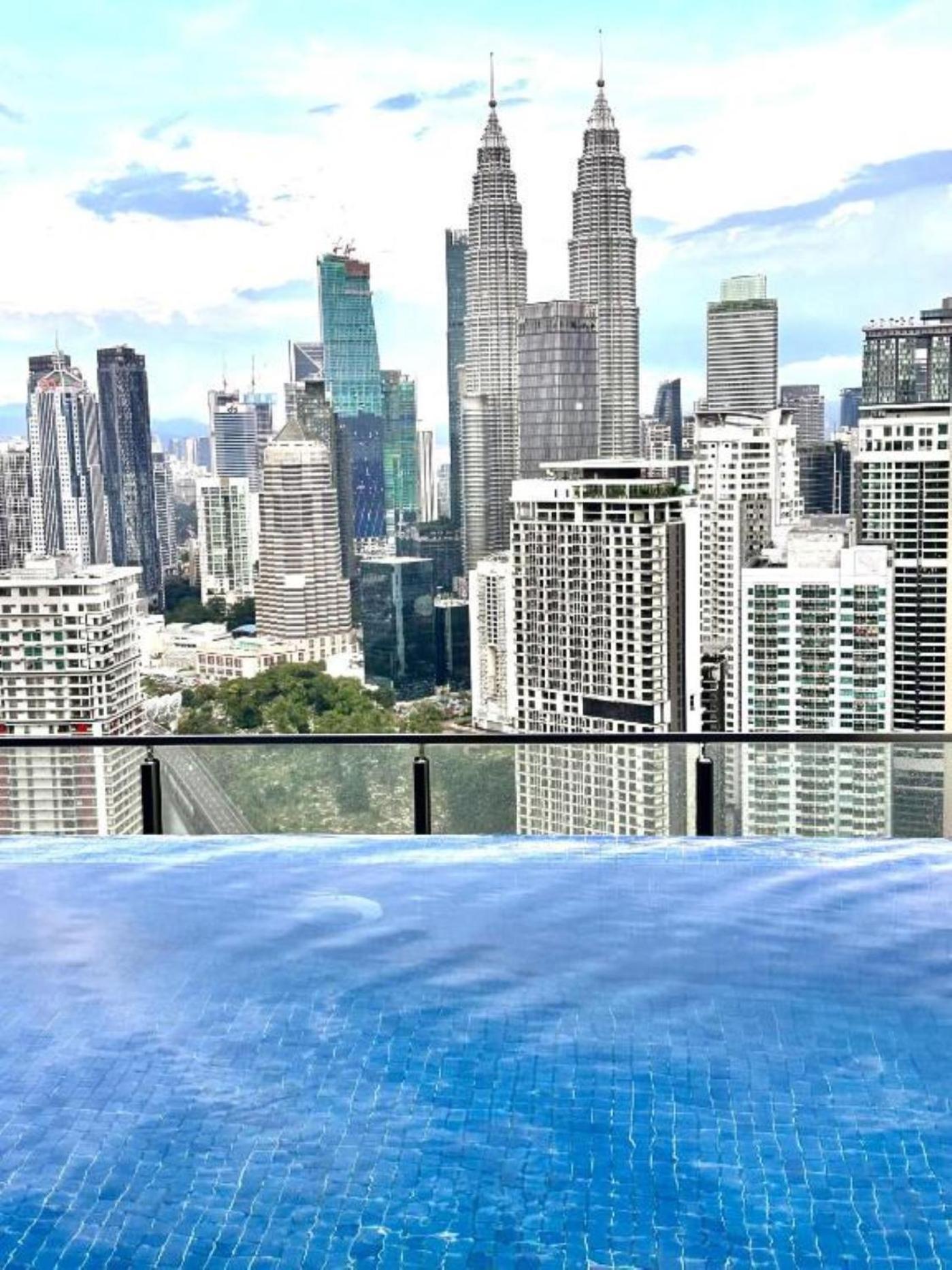 The Luxe Suites Klcc By Cozy Stay Kuala Lumpur Exterior photo