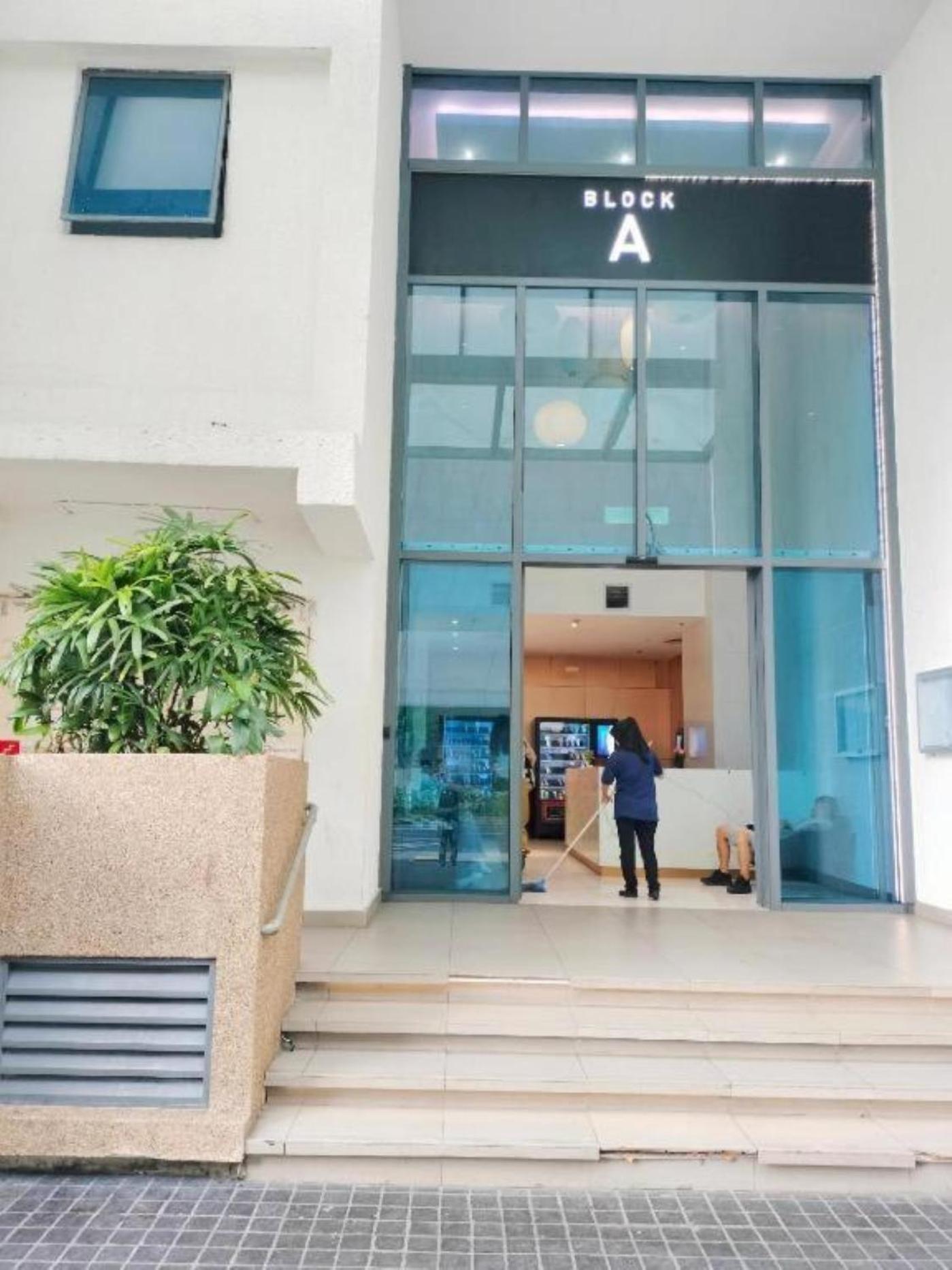 The Luxe Suites Klcc By Cozy Stay Kuala Lumpur Exterior photo